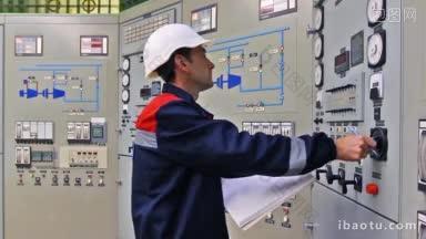 工程师检查热传感器，并在气体压缩站主控板旁的注册表中写入